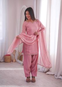 Elegante Conjunto Kurti Patiala Rosa Recto con Dupatta – Traje Salwar Étnico de Diseño Minimalista para Fiesta para Mujer - Product Image 3
