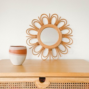Miroir tissé élégant en forme de fleur pour la décoration murale pour le salon, la chambre à coucher ou tout autre décor de pièce miroir rond en rotin - Product Image 2