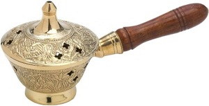 AG Metal Exports AGM-0073-F Quemador de Incienso Decorativo Religioso de Metal y Sándalo Terapéutico, Acabado Dorado Antiguo, Estilo Árabe - Product Image 5