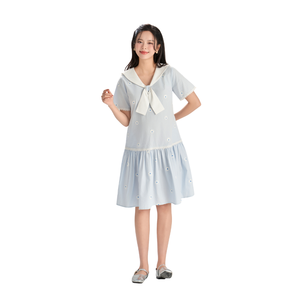 Robe de maternité B2 MUM V1433 bleue avec motifs floraux brodés, en lin doux, écologique, respirante, silhouette trapèze - Product Image 1