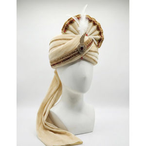 Turbante de Terciopelo Crema Real |   Pagdi para novio de boda india con cola de 50 cm |   Sofá artesanal con adornos de joyería - Product Image 2