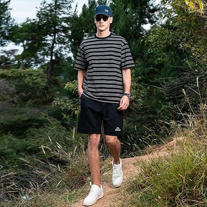 เสื้อยืดแขนสั้นลายทางผู้ชาย คลาสสิค สบายๆ ทรงหลวม ผ้าฝ้าย คอกลม ใส่สบายทุกวัน เสื้อพูลโอเวอร์สุดฮิต - Product Image 5