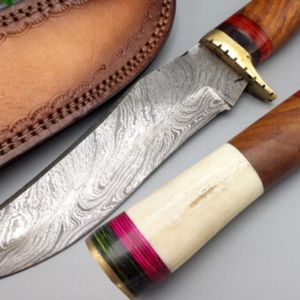 Couteau de chasse artisanal de luxe avec lame en acier décorative, manche en bois naturel, étui en cuir et emballage cadeau personnalisé - Product Image 2