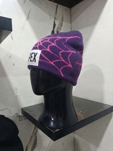 Gorro de Punto Personalizado Color Morado con Parche de Logotipo, Diseño de Telaraña, Gorro de Invierno Unisex para Exteriores - Product Image 4
