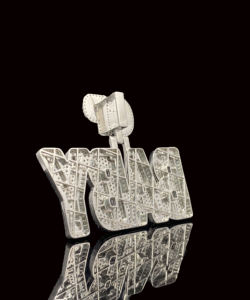 Colgante de Lujo Personalizado con Baño de Oro, Diseño Hip Hop, Diamantes Esmerilados y Icono de Hielo - Product Image 3