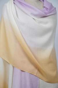 Écharpe de luxe pour femme VIC en cachemire et laine fine respirante, ombrée 3 tons, 70x200cm - Product Image 2