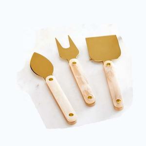 Service à fromage de luxe en acier inoxydable plaqué or au design moderne, service à fromage de haute qualité au look royal pour la maison de mariage - Product Image 1