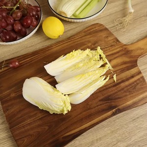 Planche à découper en bois naturel écologique avec poignée intégrée et trou de suspension, compatible lave-vaisselle pour la cuisine REHMAN CRAFT - Product Image 4