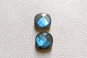 Paire de cabochons en labradorite facettée, motif coussin, avec éclat bleu, pour boucles d'oreilles, pendentifs et bijoux, 14 mm - Product Image 5