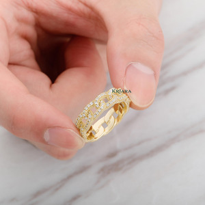 แหวนมอสซาไนต์ทรงฮิปฮอปแบบ Eternity Band ประดับเพชรทรงเหลี่ยมเจียระไนแบบ Pave Setting เงินแท้ 925 ชุบโรเดียม ดีไซน์เรขาคณิตคลาสสิกสำหรับทั้งชายและหญิง เหมาะสำหรับงานแต่งงาน - Product Image 2