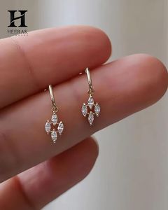 Pendientes de Oro de 14K con Diamantes en Forma de Marquesa, Fabricante de Joyería Fina de Lujo - Product Image 1