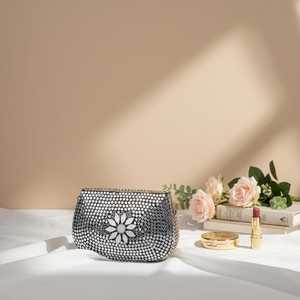 Sac à main perlé fait main avec motif floral artistique, sac à bandoulière de luxe pour femme, idéal pour les fêtes, les mariages, les voyages et la mode quotidienne - Product Image 4