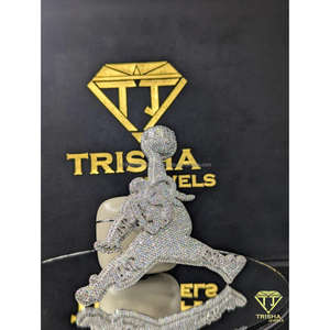 Colgante de Moissanita Premium con Diseño de Jugador de Baloncesto de Dibujos Animados Estilo Hip Hop, Certificación GIA, Plata 925, Múltiples Opciones de Chapado, Estilo Iced-Out - Product Image 5