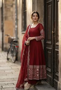 Conjunto de vestido acampanado de seda Chinnon con bordado de lentejuelas, mangas largas, detalles de Latkan Dori y dupatta a juego UW 801 - DC - Product Image 5