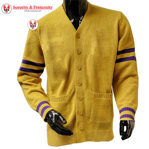 Suéter casual de punto con cuello en V Omega Fraternity 1911 personalizado para mujer, con logo bordado en la parte delantera y botones, para invierno. - Product Image 5