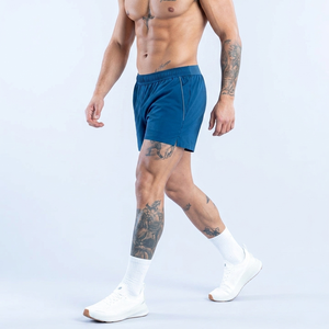 กางเกงขาสั้นออกกำลังกายสีน้ำเงินสำหรับผู้ชายขายส่ง สวมใส่สบาย ระบายอากาศได้ดี กางเกงวิ่งผู้ชายมีกระเป๋าข้าง กางเกงขาสั้นผู้ชายสกรีนโลโก้ได้ - Product Image 1