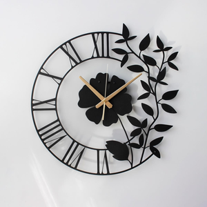 Horloge murale décorative artistique avec cadre en feuilles de métal doré et cadran noir, disponible à prix de gros. - Product Image 6