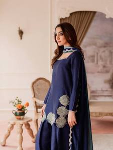 Ensemble Salwar pour femme brodé bleu en soie créponnée, robe longue Farshi, extensible et réversible, tenue de fête et de mariage - Product Image 4
