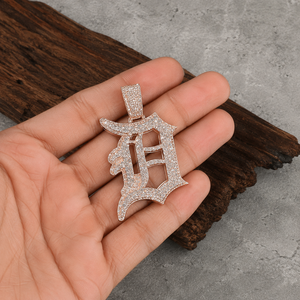 Colgante Personalizado de Letra D Estilo Hip Hop Gótico, Plata 925 con Micro Pavé de Moissanita, Colgante de Letra Inicial al por Mayor - Product Image 3