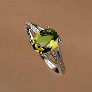 Bague Sultanite - Bague Unique - Bague à Sept Couleurs Changeantes - Bague en Pierre Précieuse Sultanite - Bague de Fiançailles en Argent Sterling 925 pour Elle - Product Image 5