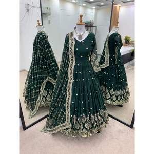 Robe de soirée en géorgette fantaisie avec broderie et sequins, avec dupatta vert - Product Image 6