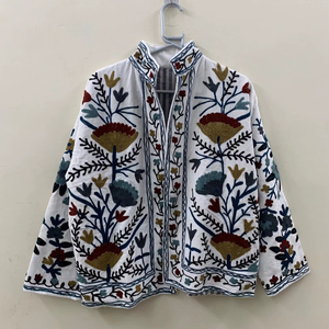 Chaqueta de terciopelo para mujer, bordada con motivos florales, hecha a mano, estilo bohemio, para invierno, diseño étnico. - Product Image 1