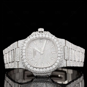 Montre de luxe pour homme sertie de diamants Moissanite, avec boîtier en acier inoxydable et verre en cristal, chiffres en verre, montre décontractée pour les occasions spéciales - Product Image 1