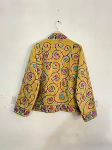 Veste en velours moutarde pour femme, broderie florale, style bohème ethnique, vêtement d'extérieur de créateur - Product Image 3