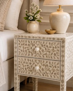 Mesa de Muebles con Incrustaciones de Hueso Hecha a Mano, de Alta Demanda, con Diseño de Mosaico Geométrico para Decoración de Hogar de Lujo y Sala de Estar, en Venta - Product Image 1