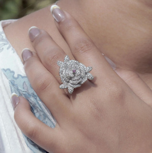 Anillo de Compromiso con Flor de Rosa Inspirado en la Naturaleza para Mujer, con Moissanita Pavé, Plata de Ley 925, Bañado en Rodio, Diseño Floral - Product Image 3