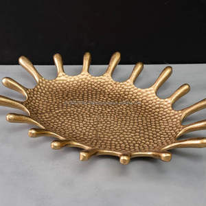 Vente en gros Plateau décoratif et de service en aluminium poli plaqué or Plateau décoratif pour maisons et jardins pour hôtels et restaurants - Product Image 2