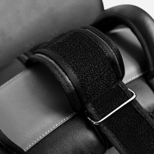 แผ่นรองเตะมวยไทยโค้งแบบมีโลโก้สั่งทำได้ ขายส่ง แผ่นรองเตะหนัง PU คุณภาพสูง สำหรับฝึกซ้อม MMA แผ่นรองเตะมวยไทย - Product Image 4