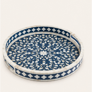 Plateau de service rond artisanal de luxe en nacre, mosaïque florale bleu marine écologique, plateau décoratif pour table basse - Product Image 1
