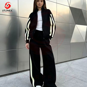 ชุดวอร์มกำมะหยี่สีชมพูสำหรับผู้หญิง ชุดเซ็ตเสื้อแจ็คเก็ตซิปมีลายทางแบบกำหนดเอง กางเกงขายาวทรงกว้าง ชุดลำลองสองชิ้นสำหรับออกกำลังกายและพักผ่อน - Product Image 5