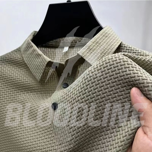 Polo pour homme à imprimé griffes, dos camouflage, couleur crème, coupe décontractée, imprimé griffes, coton respirant - Product Image 1