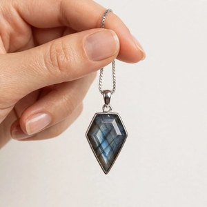 Collier pendentif en pierre précieuse labradorite naturelle 20 mm, chaîne en laiton plaqué rhodium/argent/or/or rose, style minimaliste, cadeau - Product Image 2
