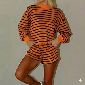 Conjunto de Top de Cuello Alto y Shorts para Mujer, Cálido, Cómodo, Corte Relajado, Ropa para Uso Diario, Colección de Ropa Elegante - Product Image 1