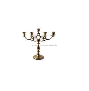 Candelabro de latón de estilo tradicional de cinco brazos perfecto para mesas elegantes, banquetes formales y ambientes de comedor vintage - Product Image 2