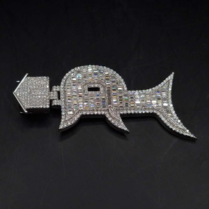 Colgante de esqueleto de pez de plata 925 con moissanita baguette engastada, collar de hip hop, amuleto, regalo de joyería de lujo - Product Image 1