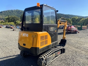 Mini-excavatrice de 1,2 tonne avec godet de creusement et composants essentiels du moteur pour les travaux d'aménagement paysager et les projets utilitaires - Product Image 3