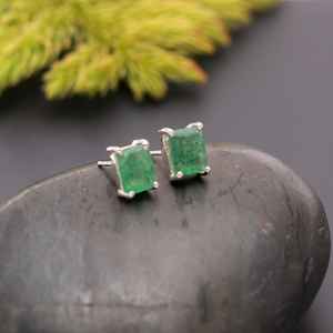 Boucles d'oreilles clous octogonales en quartz fraise vert naturel, argent sterling 925, bijoux minimalistes en pierres précieuses, cadeau délicat pour femme, soirée - Product Image 3