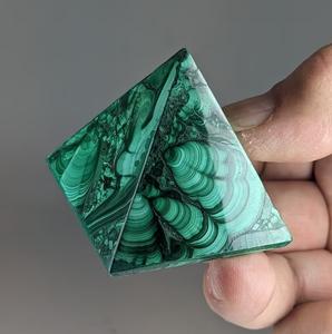 Pirámide de malaquita natural, cristal verde con bandas de malaquita, piedra curativa para Reiki, meditación, energía, decoración, venta al por mayor - Product Image 6