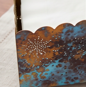Porte-mouchoirs en métal au design vintage, en fer de qualité supérieure avec une finition élégante, parfait pour une utilisation élégante sur la table. - Product Image 2