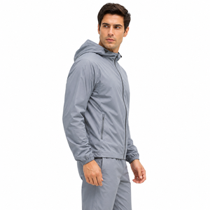 Chaqueta cortavientos moderna con material ligero y transpirable, ajuste cómodo y construcción duradera, ideal para actividades al aire libre. - Product Image 2