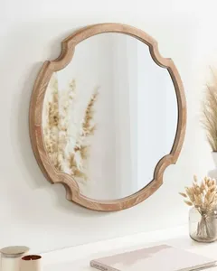 Elegante marco de espejo de pared de madera rústica con superficie envejecida, diseñado para decoración de comedor o sala de estar en estilo moderno de granja. - Product Image 3