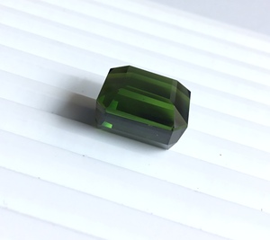 Turmalina verde natural de 24.56 quilates, corte octogonal, piedra para la elaboración de joyería fina. - Product Image 2