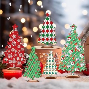 Centre de table de Noël personnalisable conçu pour les réunions festives avec des accents décoratifs saisonniers - Product Image 4
