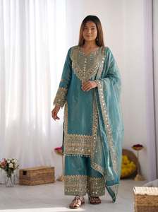 Ensemble prêt-à-porter en soie Fandy entièrement brodé avec des motifs de sequins, comprenant un haut, une jupe et un dupatta. - Product Image 1