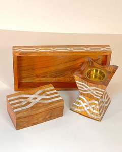Quemador de incienso PearlAura Signature Bakhoor con incrustaciones de nácar en madera, para decoración de hogar de lujo e interiores modernos. - Product Image 2