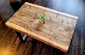 Mesa de centro de madera maciza hecha a mano con borde natural y base de metal industrial, mueble moderno rústico para sala de estar - Product Image 4